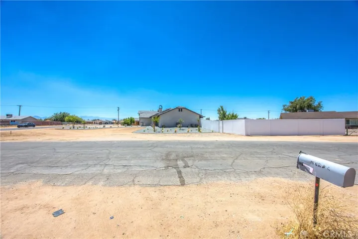 20947 Verde Drive, Apple Valley, California 92308