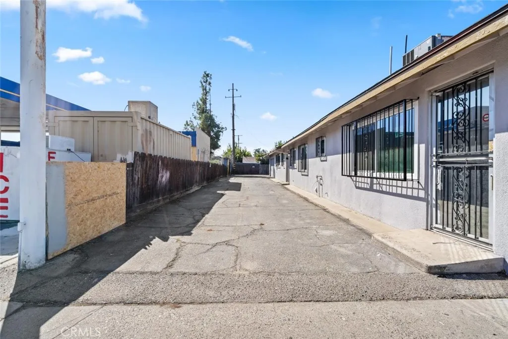 4584 E Tulare, Fresno, California 93702 — photo 5