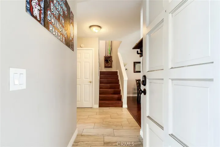Beautiful entry with all updated flooring and paint through out the condo