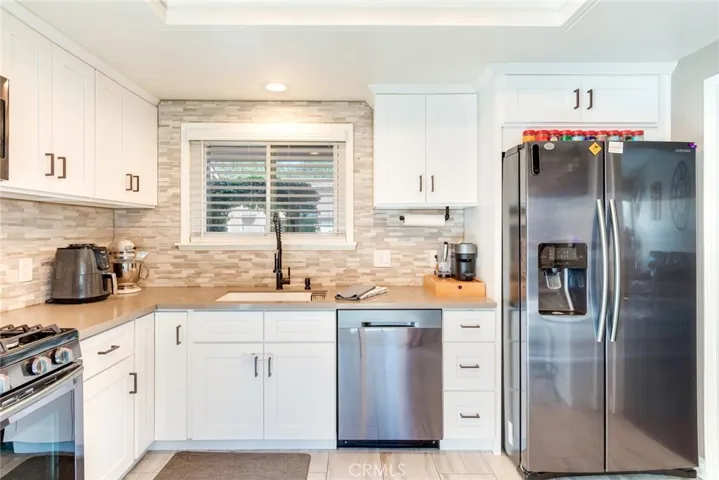 Wow. Beautifully updated Kitchen