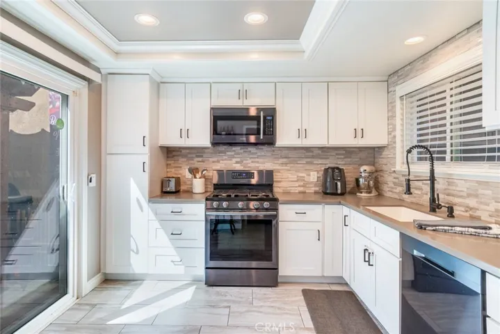 Completely updated Kitchen and stainless appliances