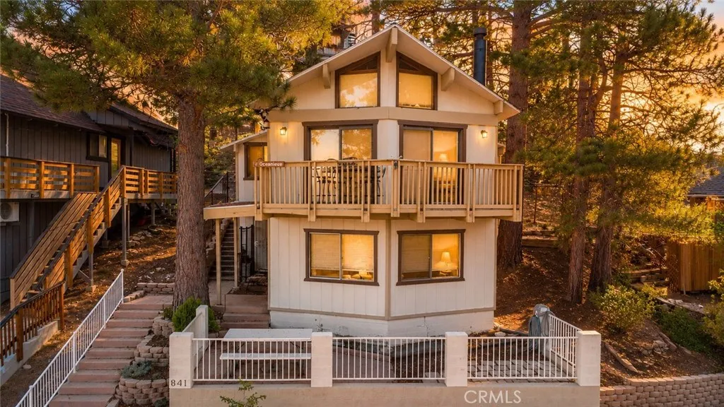 841 Menlo Dr