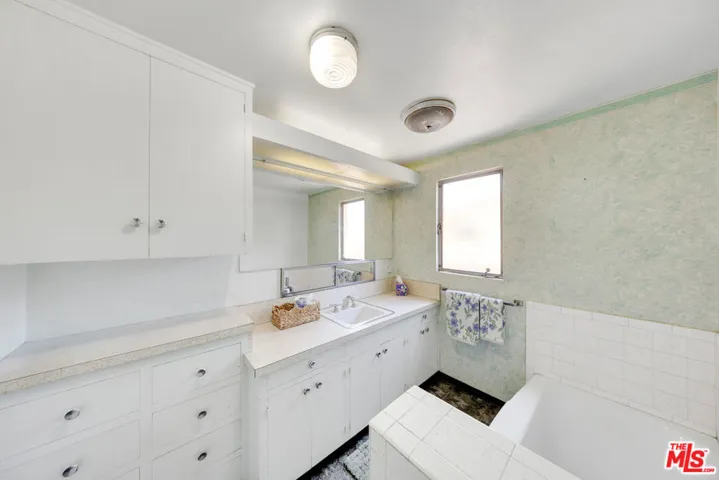 635 Ramona Avenue, La Verne, California 91750