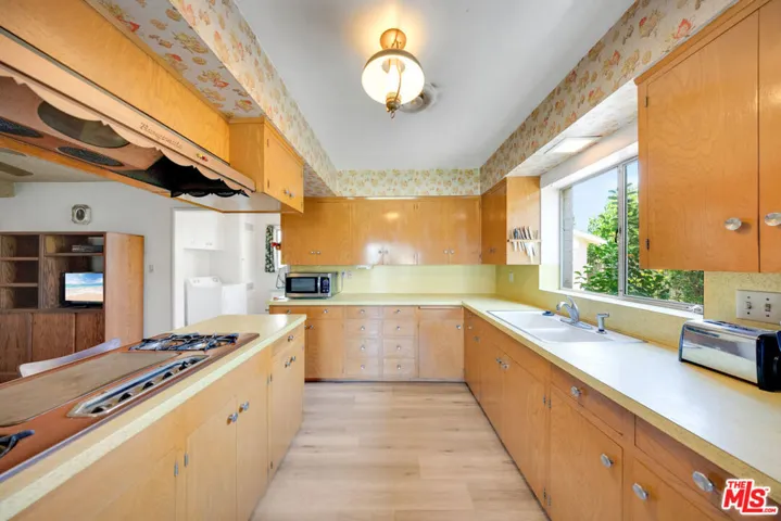 635 Ramona Avenue, La Verne, California 91750