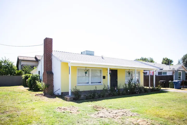 21134 Saticoy, Canoga Park, California 91304