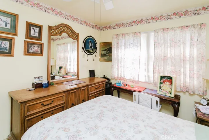 21134 Saticoy, Canoga Park, California 91304