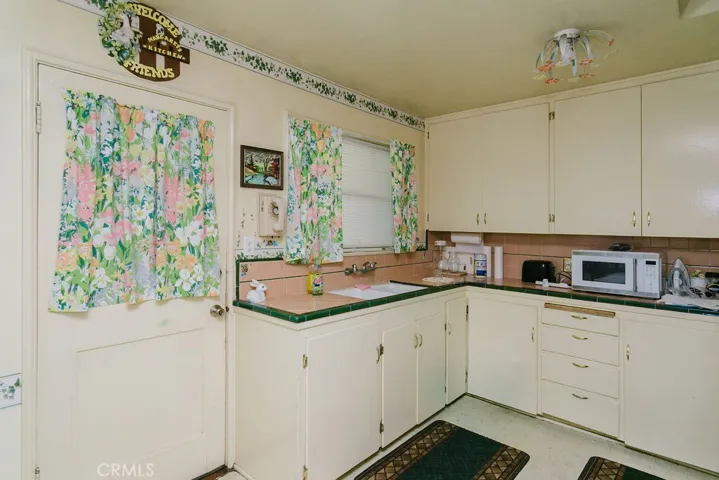 21134 Saticoy, Canoga Park, California 91304