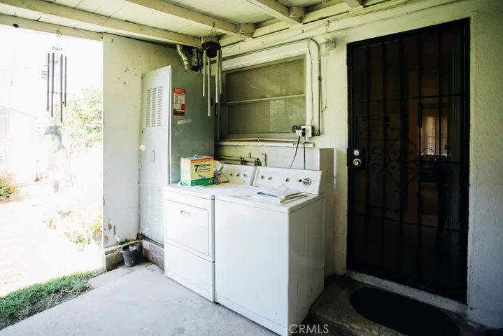 Covered porch/ laundry