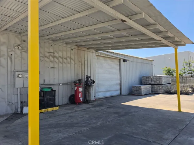 warehouse approx 2000 sq. ft