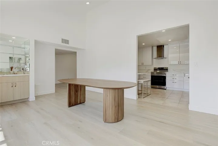 1325 Valley View Road 301, Glendale, California 91202