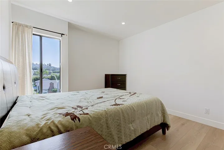 1325 Valley View Road 301, Glendale, California 91202