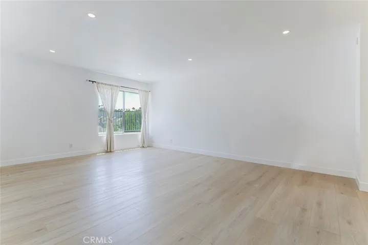 1325 Valley View Road 301, Glendale, California 91202