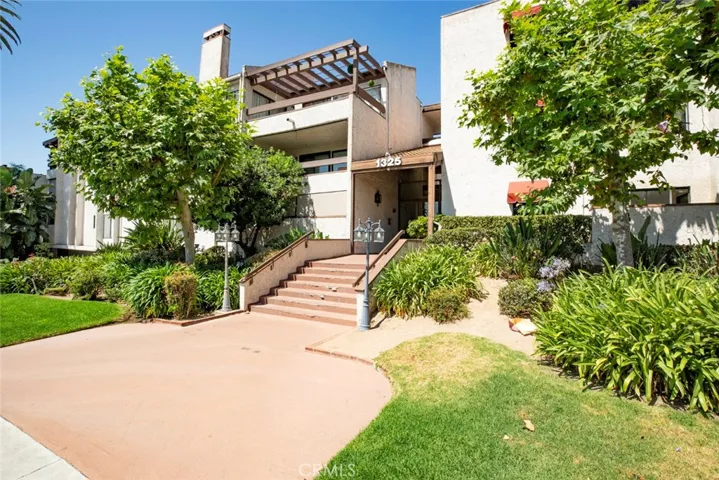 1325 Valley View Road 301, Glendale, California 91202