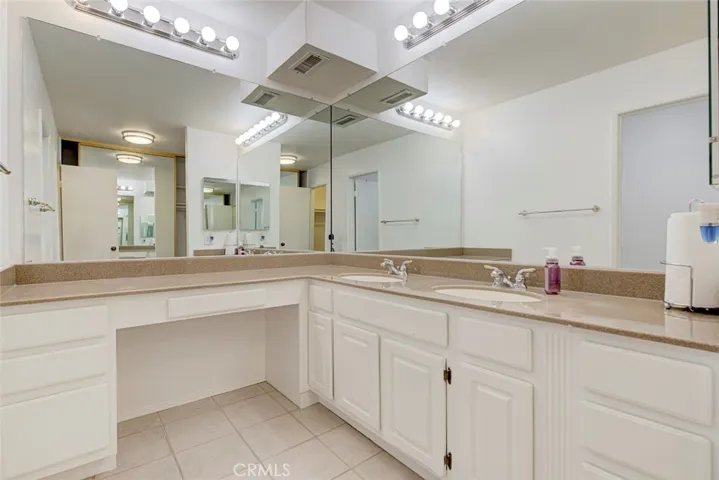 1325 Valley View Road 301, Glendale, California 91202