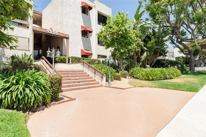 1325 Valley View Road 301, Glendale, California 91202