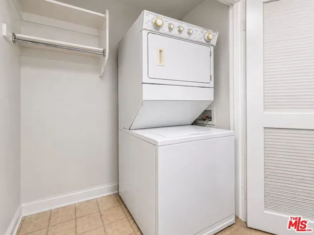 15206 Burbank Boulevard 116, Sherman Oaks, California 91411