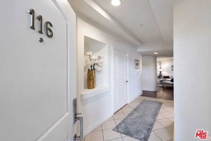 15206 Burbank Boulevard 116, Sherman Oaks, California 91411
