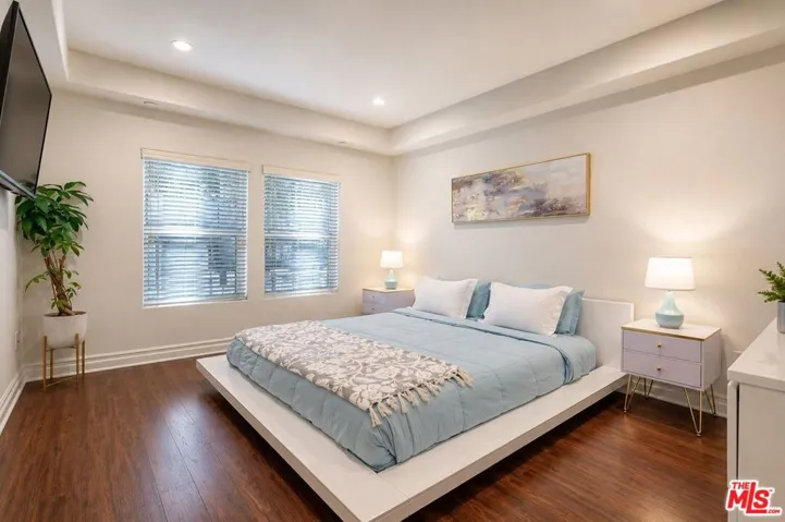 15206 Burbank Boulevard 116, Sherman Oaks, California 91411