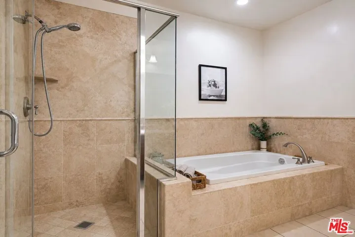 15206 Burbank Boulevard 116, Sherman Oaks, California 91411