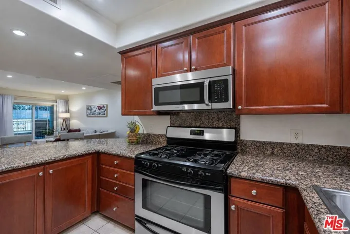 15206 Burbank Boulevard 116, Sherman Oaks, California 91411