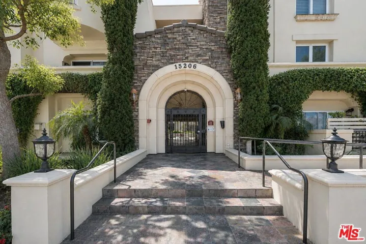 15206 Burbank Boulevard 116, Sherman Oaks, California 91411
