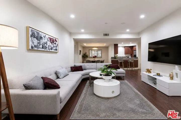 15206 Burbank Boulevard 116, Sherman Oaks, California 91411