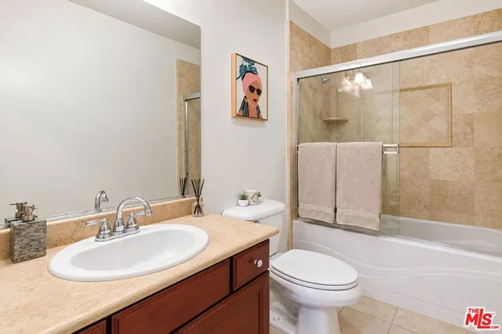 15206 Burbank Boulevard 116, Sherman Oaks, California 91411