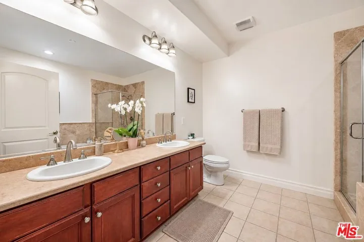15206 Burbank Boulevard 116, Sherman Oaks, California 91411