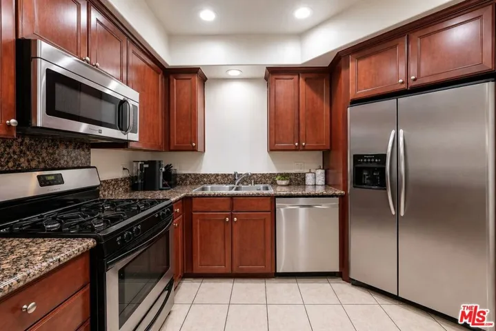 15206 Burbank Boulevard 116, Sherman Oaks, California 91411
