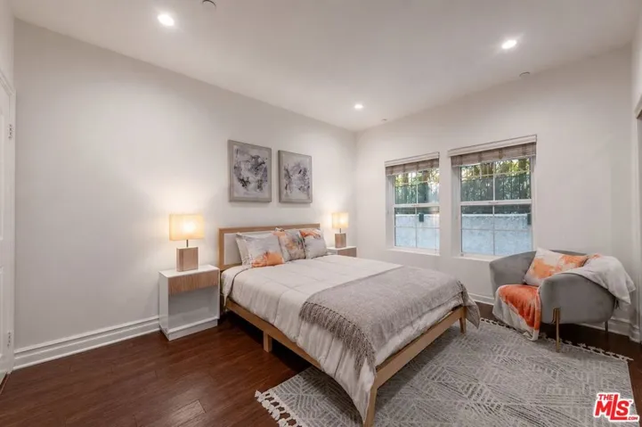 15206 Burbank Boulevard 116, Sherman Oaks, California 91411