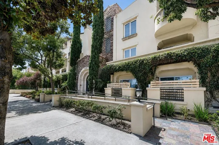 15206 Burbank Boulevard 116, Sherman Oaks, California 91411