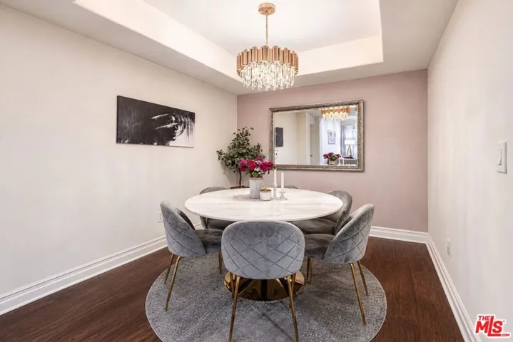 15206 Burbank Boulevard 116, Sherman Oaks, California 91411
