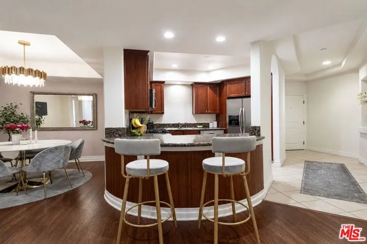 15206 Burbank Boulevard 116, Sherman Oaks, California 91411
