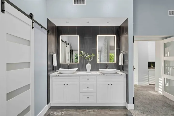 Dual vanities are always a must