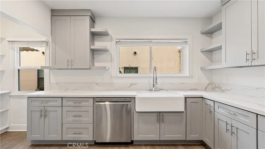 Kitchen w cabinet space