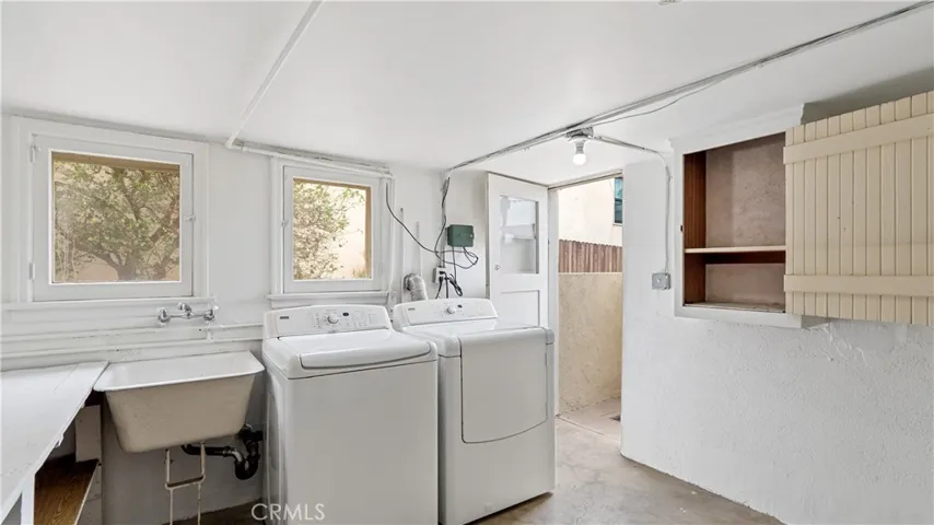 Basement with Sink, Laundry Chute & W/D
