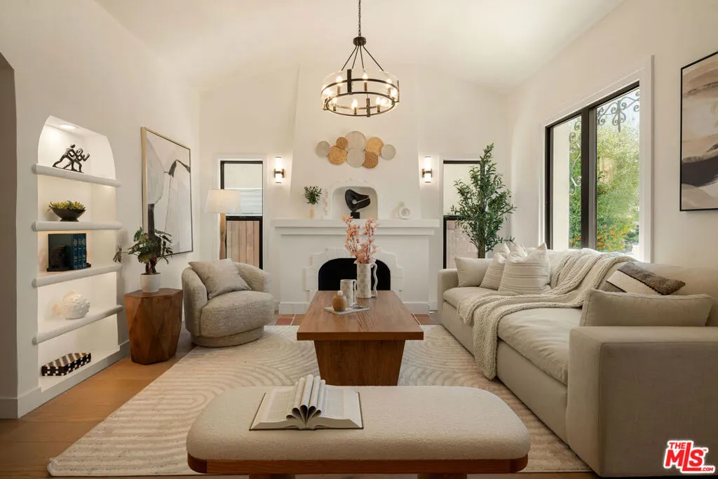 Living Room, High Ceilings