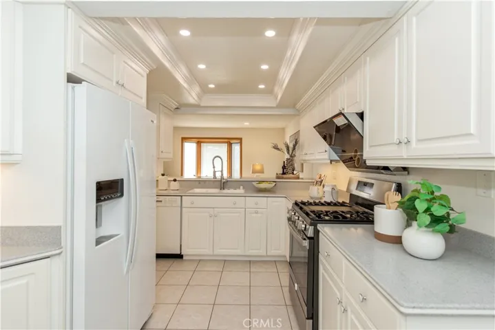 19 Alabaster Loop, Irvine, California 92614