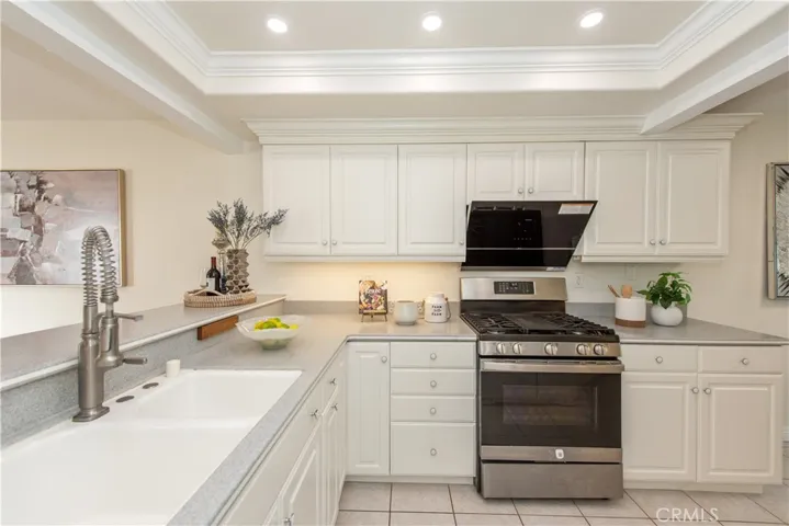 19 Alabaster Loop, Irvine, California 92614