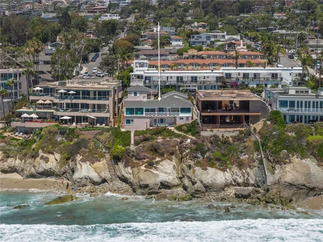 The wide-frontage home site delivers expansive ocean exposure and the kind of unobstructed views that have become nearly impossible to acquire in coastal Laguna Beach.