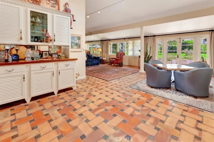 537 Vista Grande, Newport Beach, California 92660