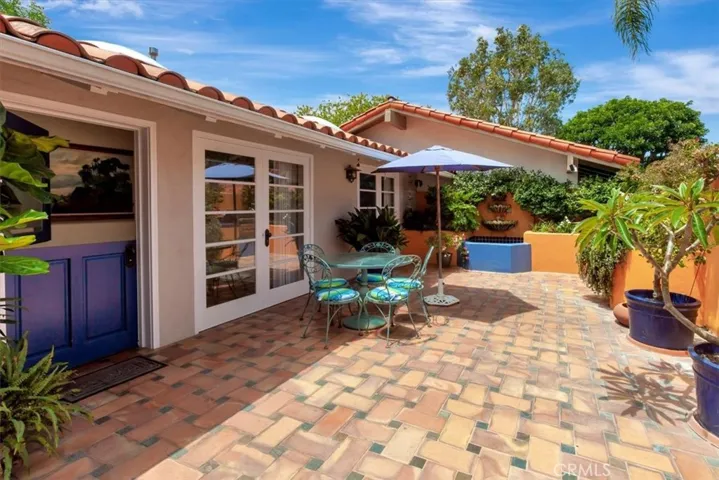 537 Vista Grande, Newport Beach, California 92660