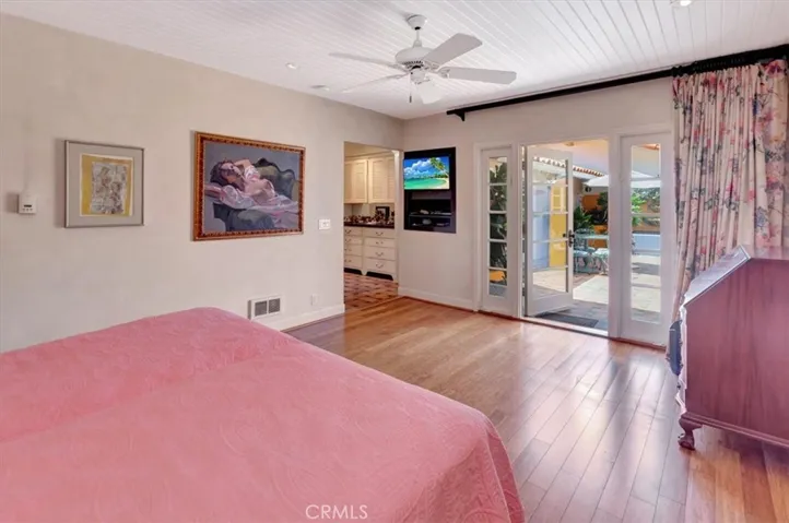 537 Vista Grande, Newport Beach, California 92660