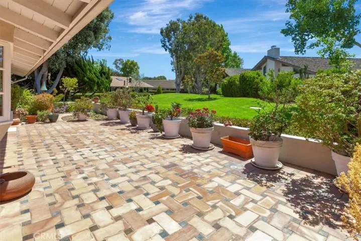 537 Vista Grande, Newport Beach, California 92660