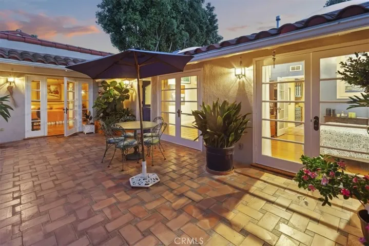 537 Vista Grande, Newport Beach, California 92660