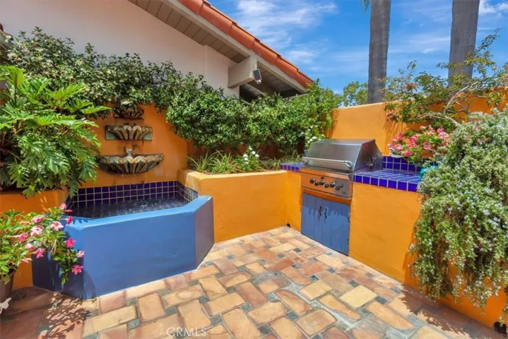537 Vista Grande, Newport Beach, California 92660