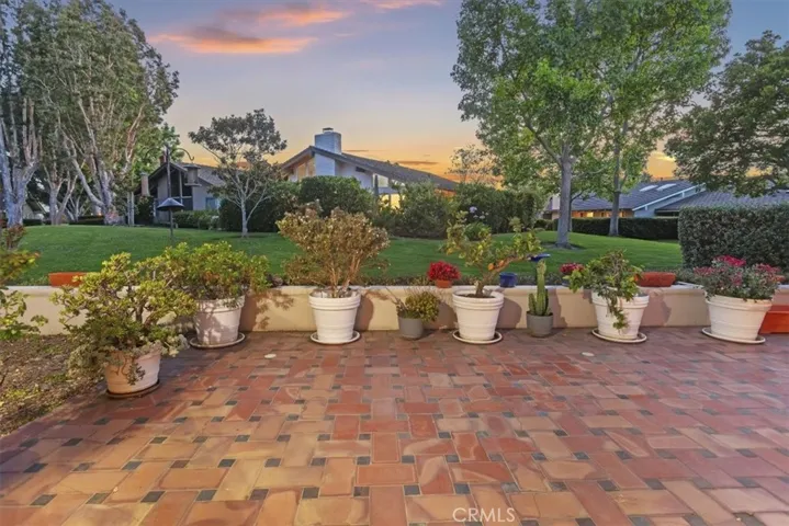 537 Vista Grande, Newport Beach, California 92660