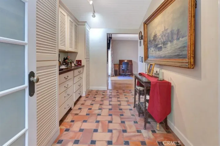 537 Vista Grande, Newport Beach, California 92660
