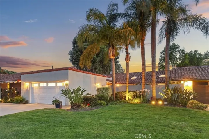 537 Vista Grande, Newport Beach, California 92660