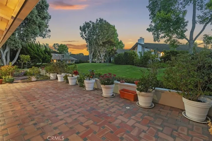 537 Vista Grande, Newport Beach, California 92660